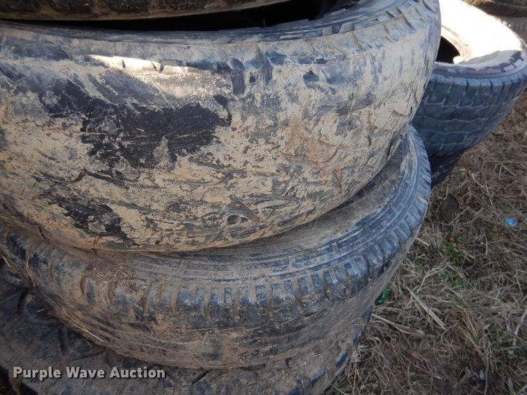 image for item GB9624 Approximately 200 tires