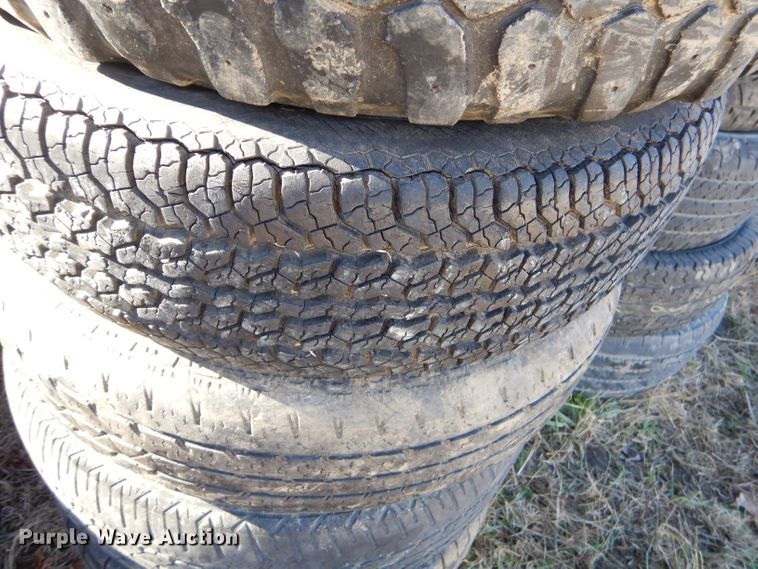 image for item GB9624 Approximately 200 tires