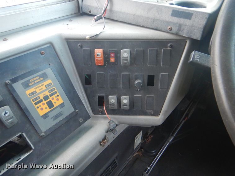 image for item GF9022 2001 Freightliner FS65 school bus