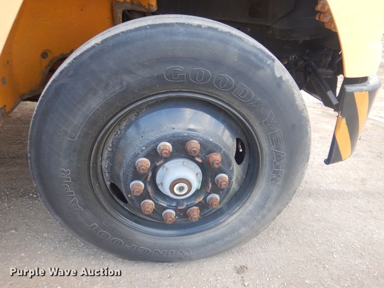 image for item GF9022 2001 Freightliner FS65 school bus