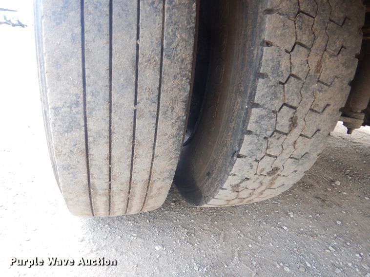 image for item GF9022 2001 Freightliner FS65 school bus