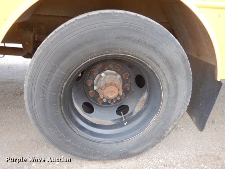 image for item GF9022 2001 Freightliner FS65 school bus