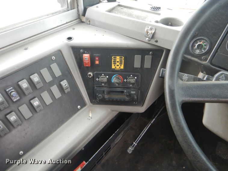 image for item GF9023 2004 Freightliner FS65 school bus