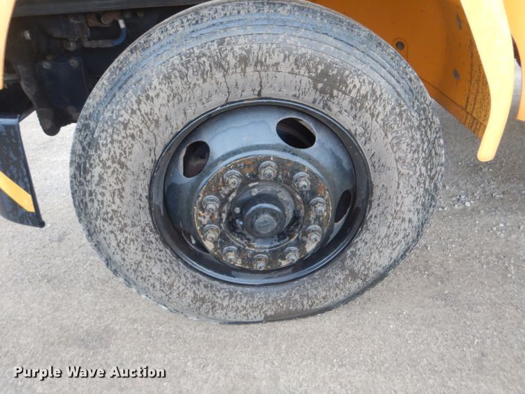 image for item GF9023 2004 Freightliner FS65 school bus