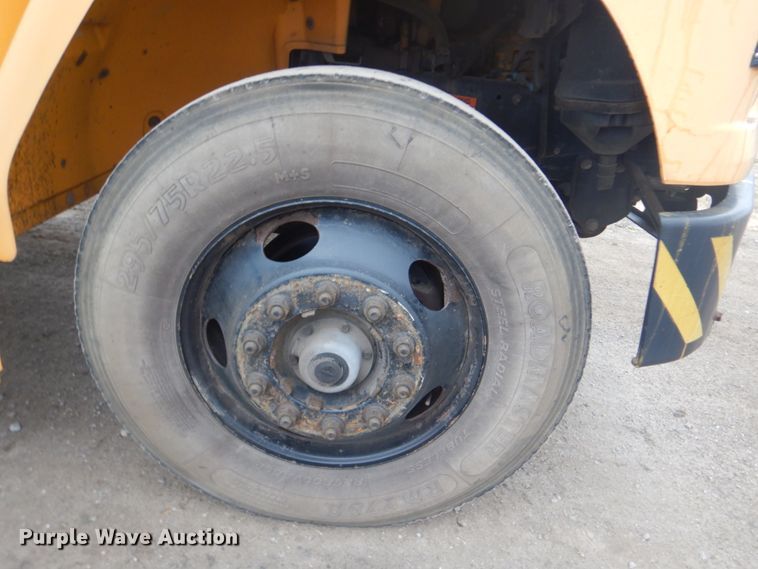 image for item GF9023 2004 Freightliner FS65 school bus