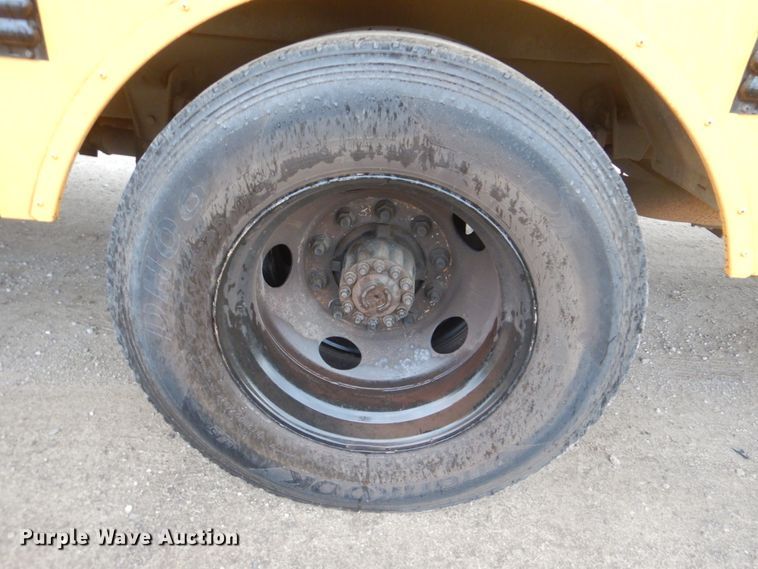 image for item GF9023 2004 Freightliner FS65 school bus