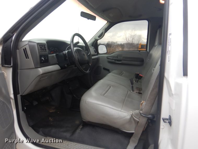 image for item GF9025 2002 Ford F250 Super Duty pickup truck