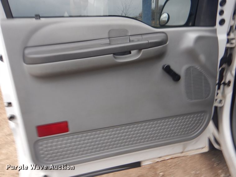 image for item GF9025 2002 Ford F250 Super Duty pickup truck