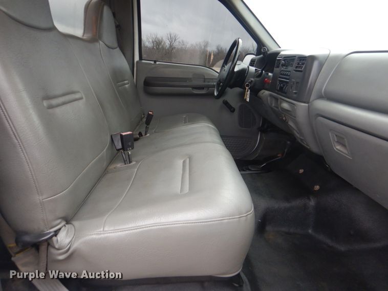 image for item GF9025 2002 Ford F250 Super Duty pickup truck