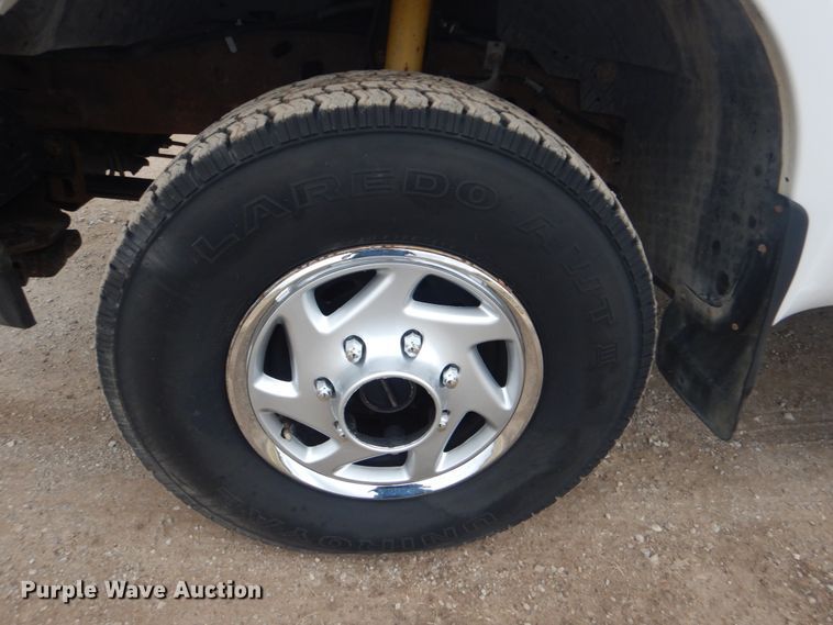 image for item GF9025 2002 Ford F250 Super Duty pickup truck