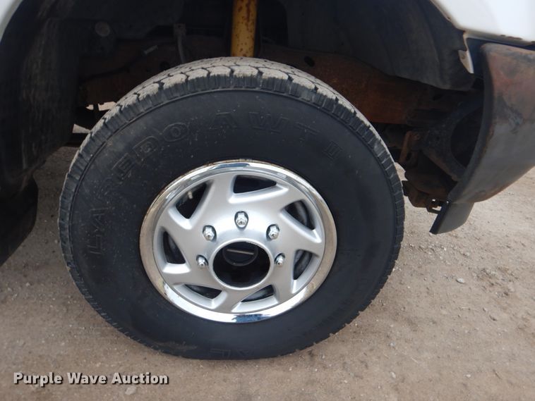 image for item GF9025 2002 Ford F250 Super Duty pickup truck