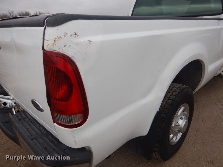 image for item GF9025 2002 Ford F250 Super Duty pickup truck