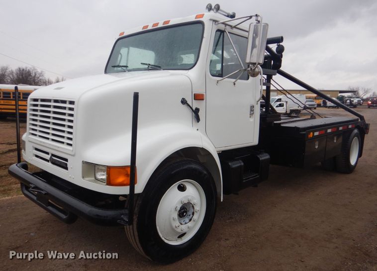 image for item GF9026 1991 International 7100 winch truck