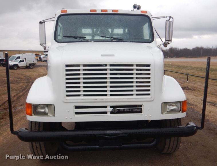 image for item GF9026 1991 International 7100 winch truck