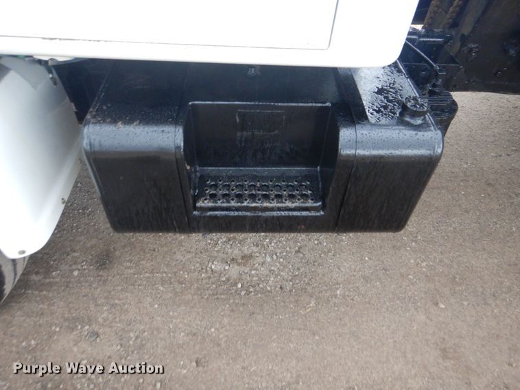 image for item GF9026 1991 International 7100 winch truck