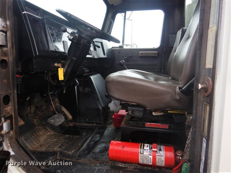 image for item GF9026 1991 International 7100 winch truck