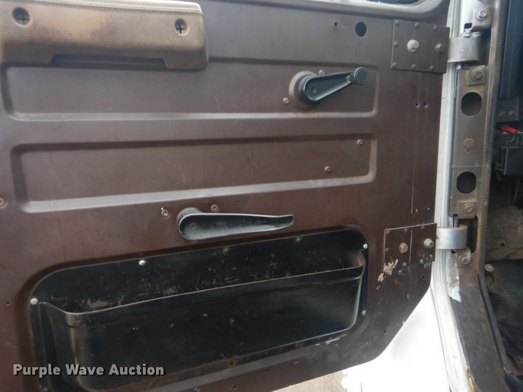 image for item GF9026 1991 International 7100 winch truck