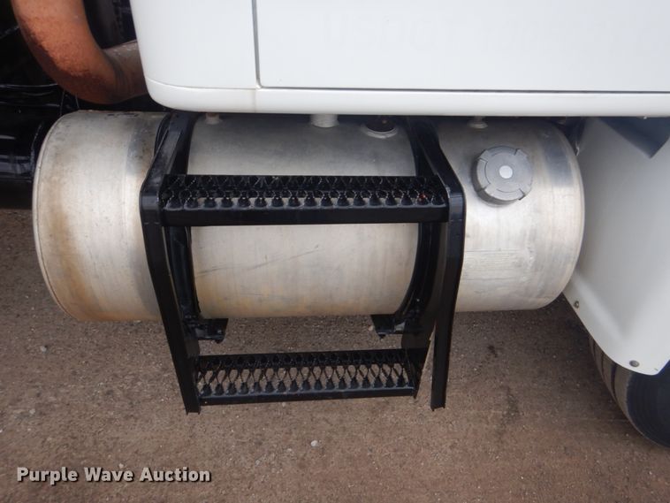 image for item GF9026 1991 International 7100 winch truck