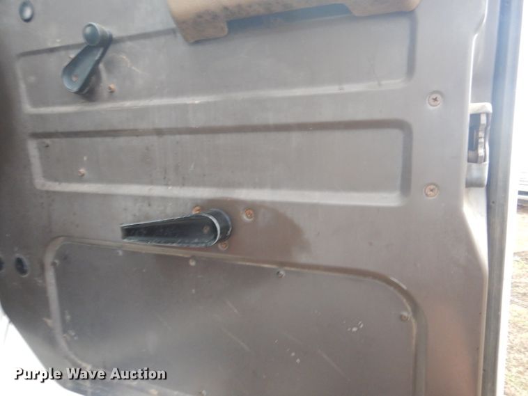 image for item GF9026 1991 International 7100 winch truck