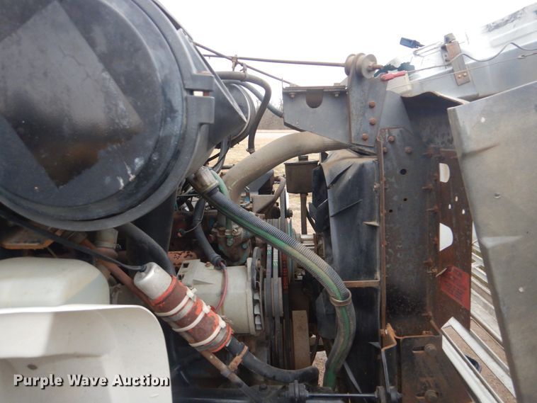 image for item GF9026 1991 International 7100 winch truck