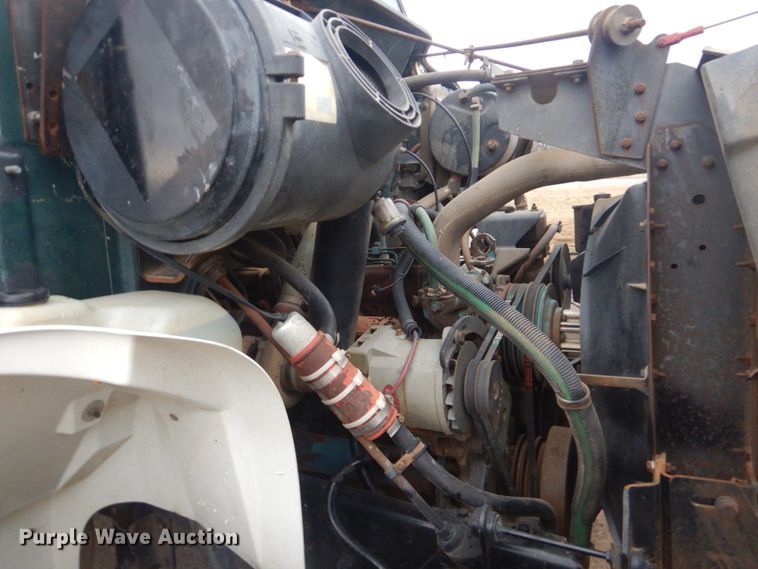 image for item GF9026 1991 International 7100 winch truck