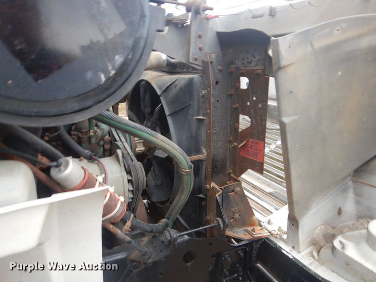 image for item GF9026 1991 International 7100 winch truck