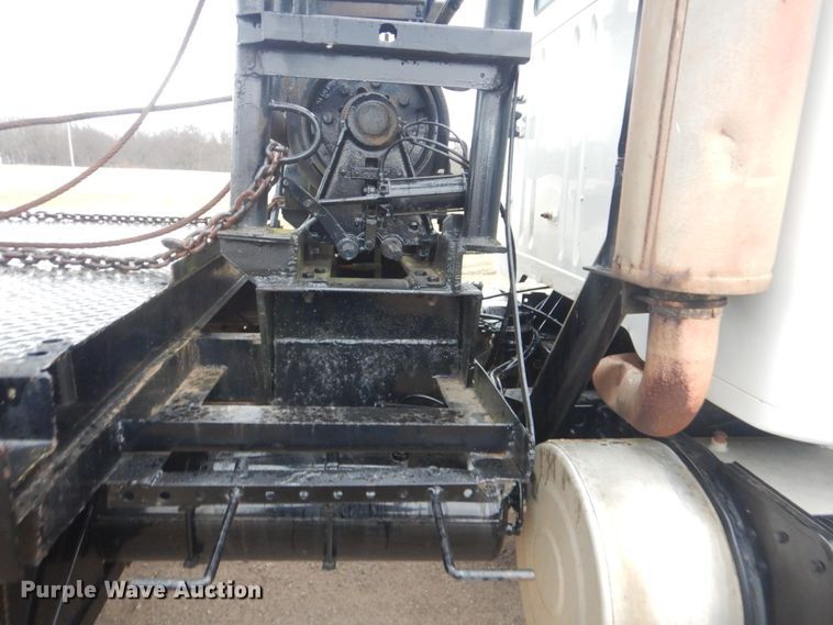 image for item GF9026 1991 International 7100 winch truck