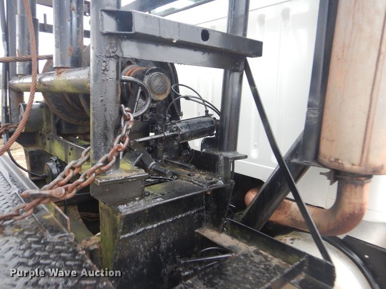 image for item GF9026 1991 International 7100 winch truck