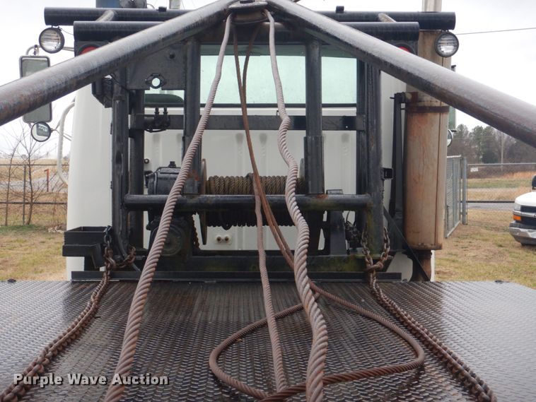 image for item GF9026 1991 International 7100 winch truck