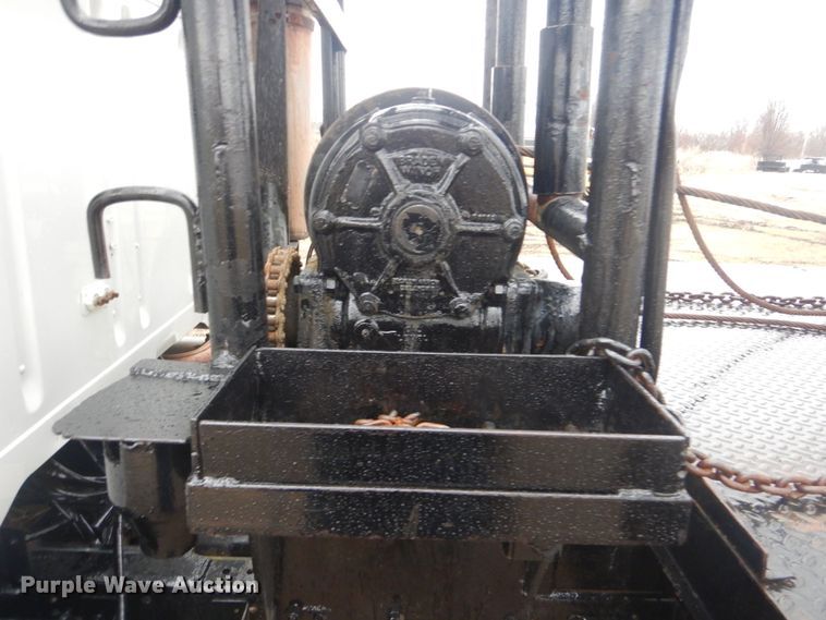 image for item GF9026 1991 International 7100 winch truck