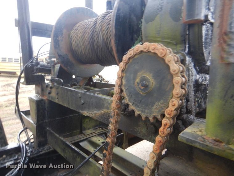 image for item GF9026 1991 International 7100 winch truck