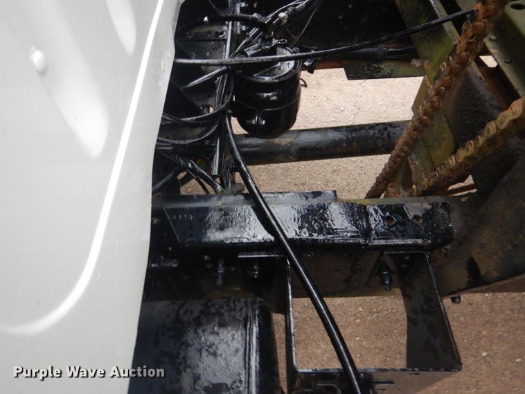 image for item GF9026 1991 International 7100 winch truck