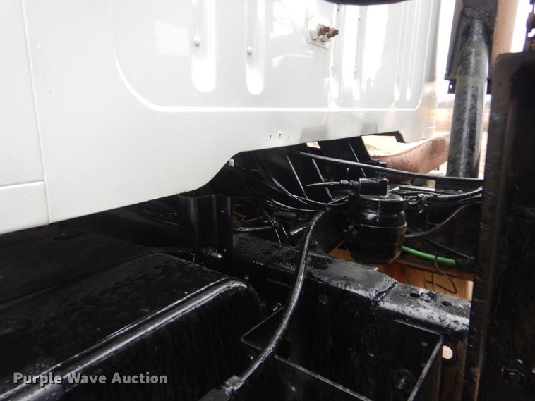 image for item GF9026 1991 International 7100 winch truck