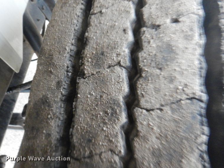 image for item GF9026 1991 International 7100 winch truck