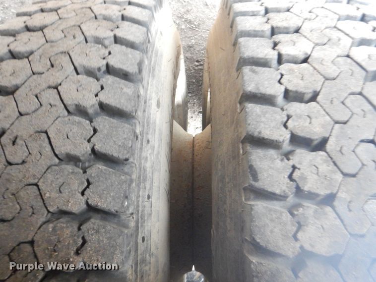 image for item GF9026 1991 International 7100 winch truck