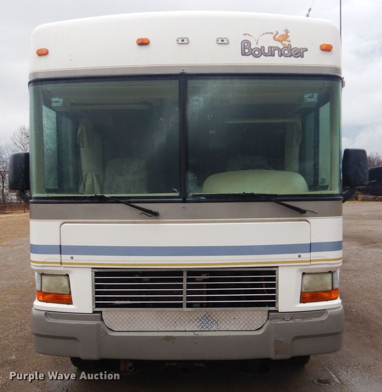 image for item GF9027 2001 Fleetwood Bounder RV