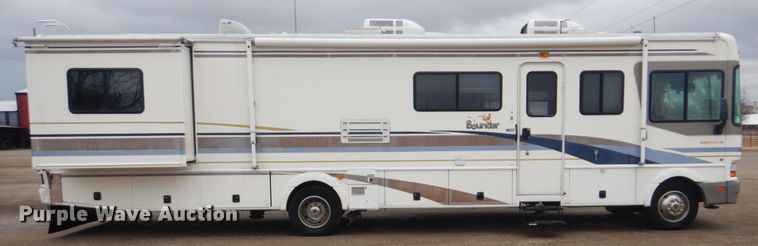 image for item GF9027 2001 Fleetwood Bounder RV