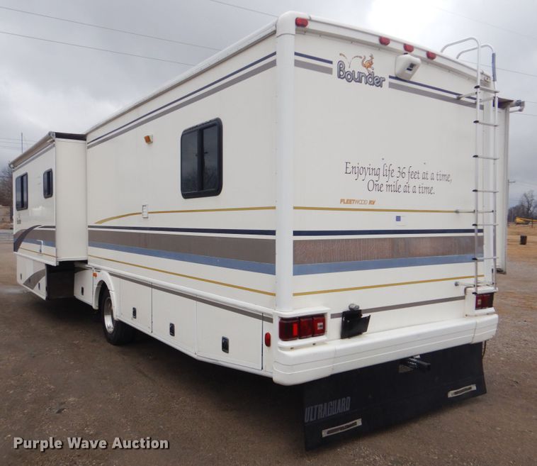 image for item GF9027 2001 Fleetwood Bounder RV