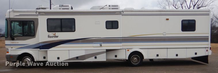 image for item GF9027 2001 Fleetwood Bounder RV