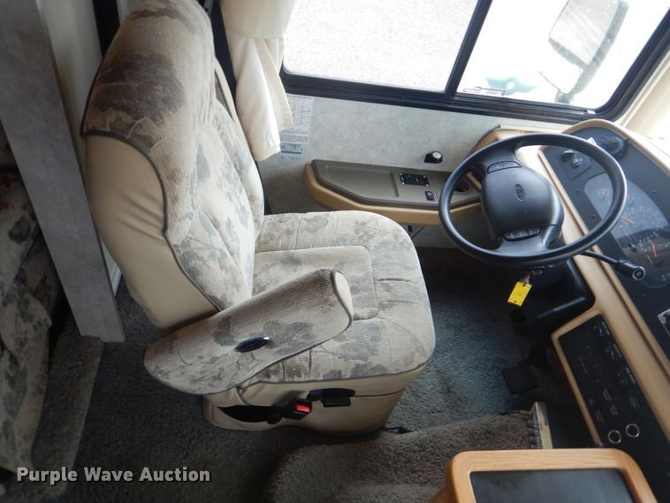 image for item GF9027 2001 Fleetwood Bounder RV