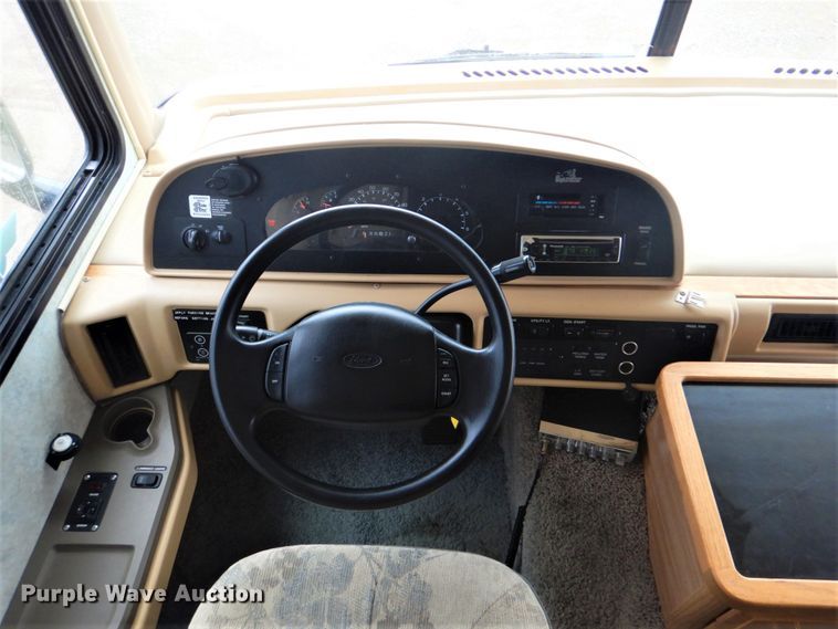 image for item GF9027 2001 Fleetwood Bounder RV