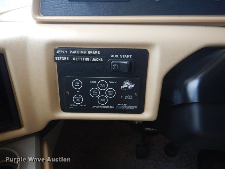 image for item GF9027 2001 Fleetwood Bounder RV