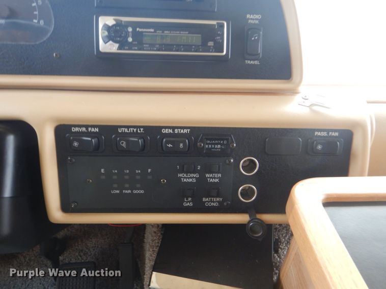 image for item GF9027 2001 Fleetwood Bounder RV