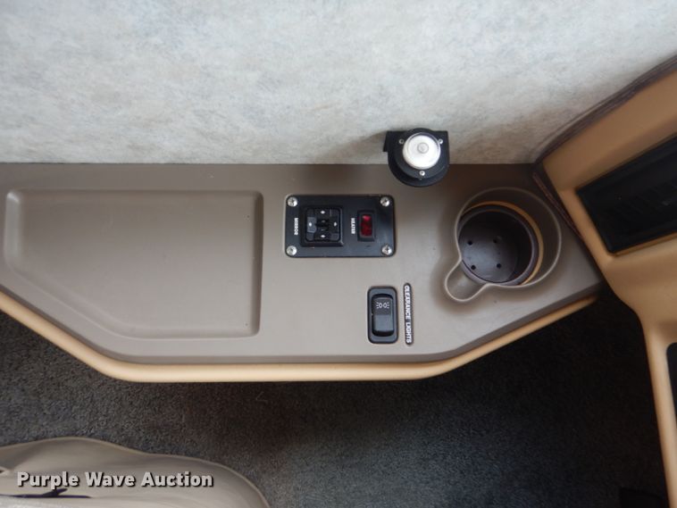 image for item GF9027 2001 Fleetwood Bounder RV