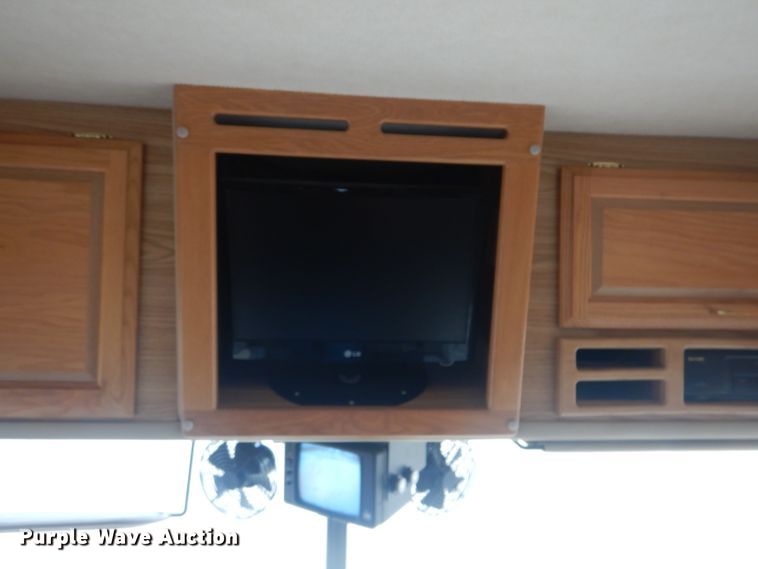 image for item GF9027 2001 Fleetwood Bounder RV