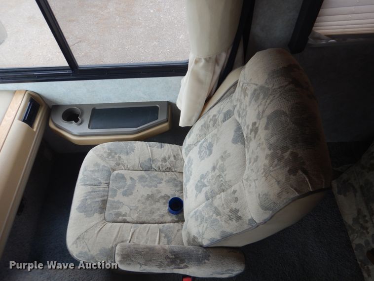 image for item GF9027 2001 Fleetwood Bounder RV