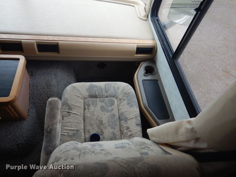 image for item GF9027 2001 Fleetwood Bounder RV