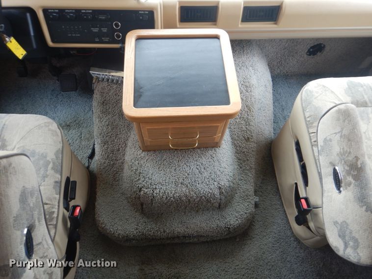 image for item GF9027 2001 Fleetwood Bounder RV