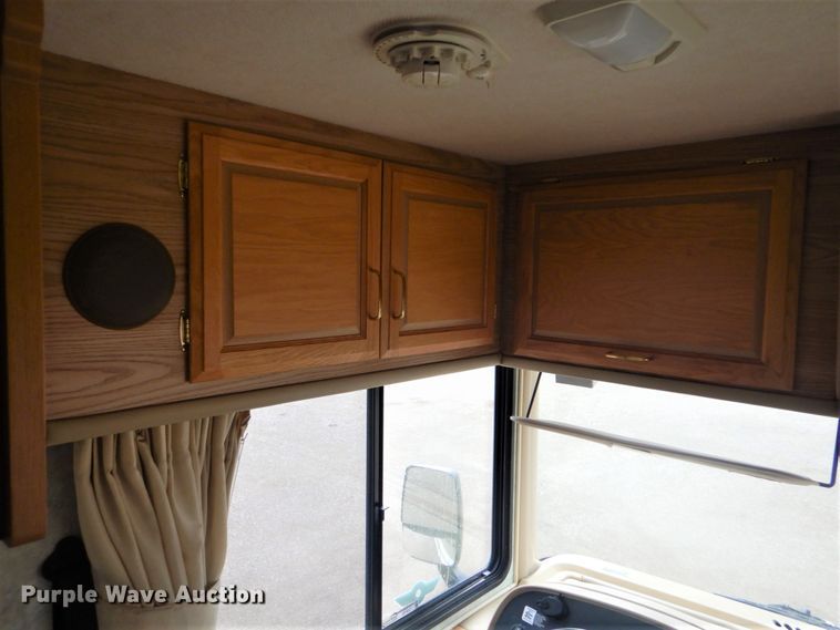 image for item GF9027 2001 Fleetwood Bounder RV