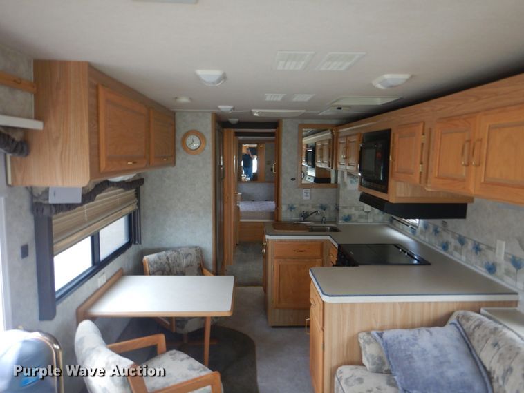 image for item GF9027 2001 Fleetwood Bounder RV